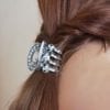 pince-crabe-bijou-accessoire-cheveux-coiffure-926-12.jpg Pince crabe moyenne argentée Stella