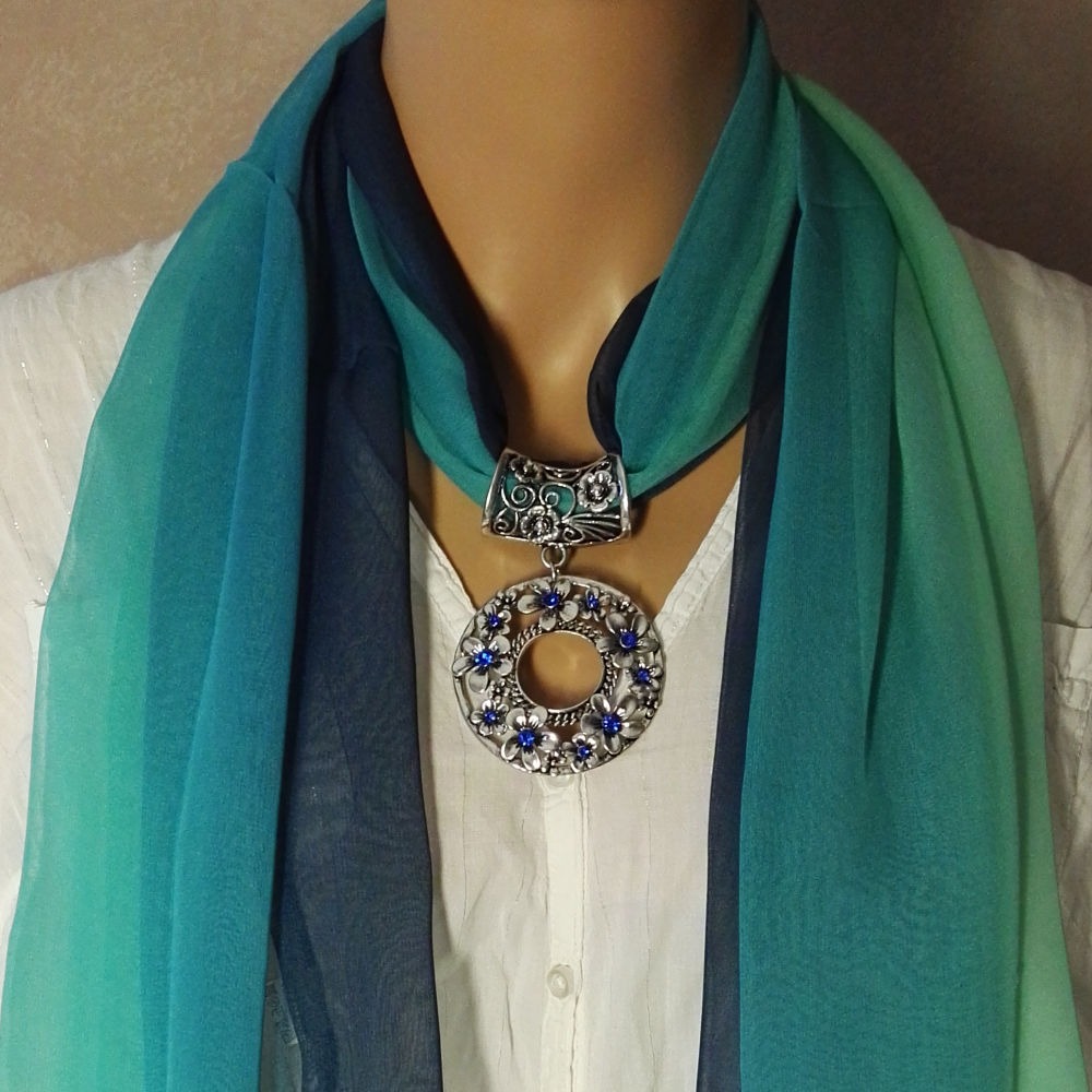 Foulard bijou avec pendentif cœur
